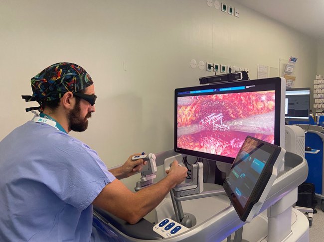 Cirurgia com recurso do robot HUGO Ras