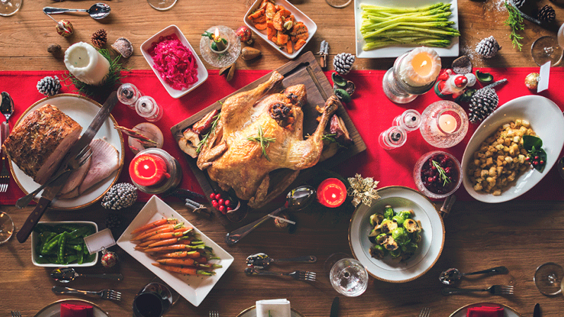 Comida na mesa de Natal, que favorece os excessos das festas