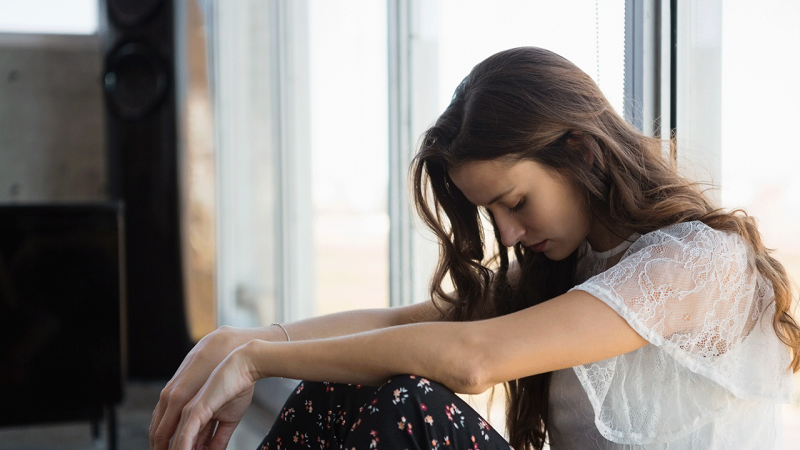 Mulher manifesta sinais de alarme do lúpus