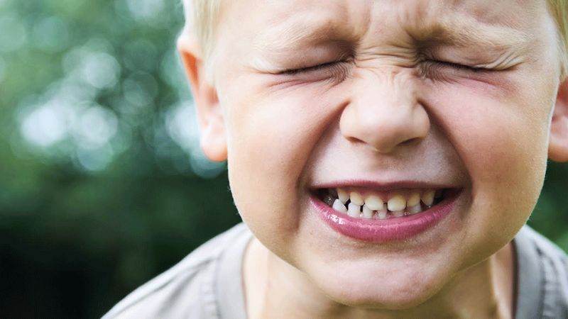 Criança manifesta sintomas de Síndrome de Tourette