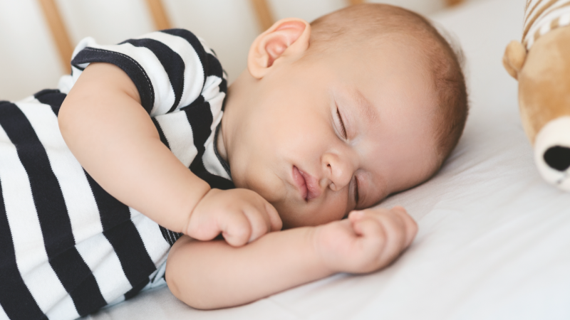 Bebé dorme seguindo regras do sono do bebé