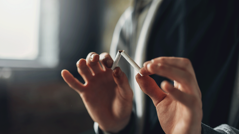 Homem toma decisão de deixar de fumar