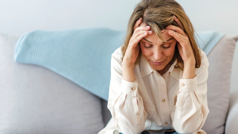 Mulher com maior risco de AVC manifesta sintomas