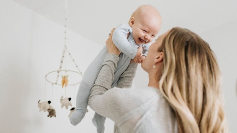 Produção de ocitocina reforça vínculo entre mãe e bebé