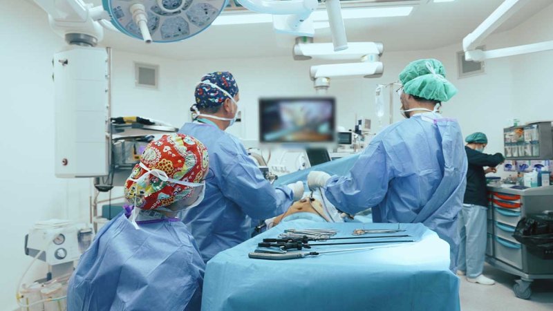 Equipa de cirurgia faz cirurgia da obesidade