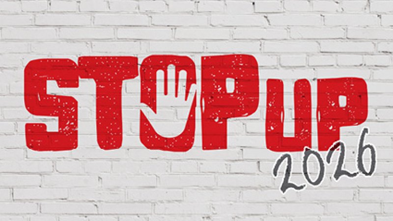 Imagem simples de uma parece clara com tijolos com o texto "STOP UP 2026"