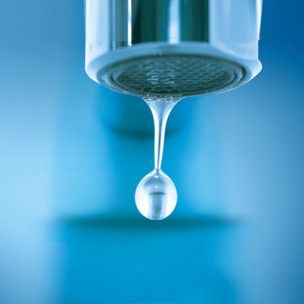 torneira a pingar alusiva às jornadas de urologia do Hospital CUF Torres Vedras