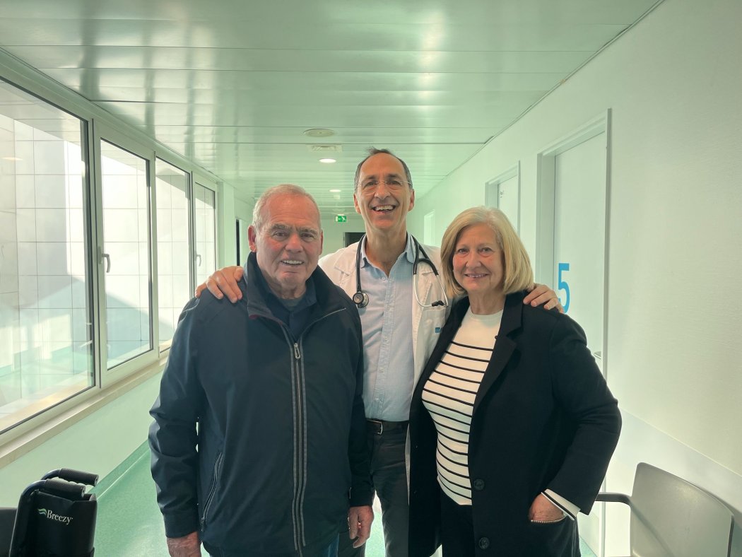 Duarte Cacela com doente do caso clínico de cardiologia do HTJO premiado