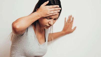 Mulher sofre de doença que é uma causas das vertigens