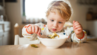 Pais servem refeição saudável para o seu filho não engordar