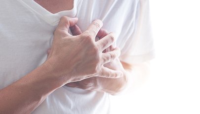 Homem com doença cardíaca com maior risco de COVID-19