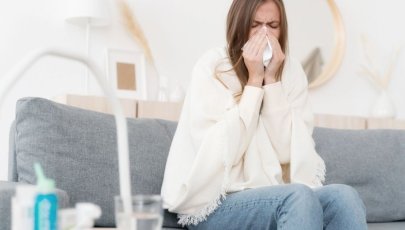 Mulher com sintomas associados a gripe A