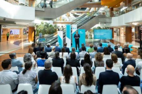 público a assistir à inauguração da exposição dos 80 anos da CUF em Viseu