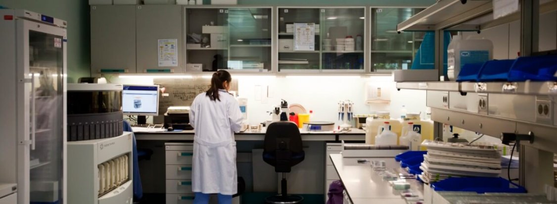 técnica faz análise a dados de ensaios clínicos